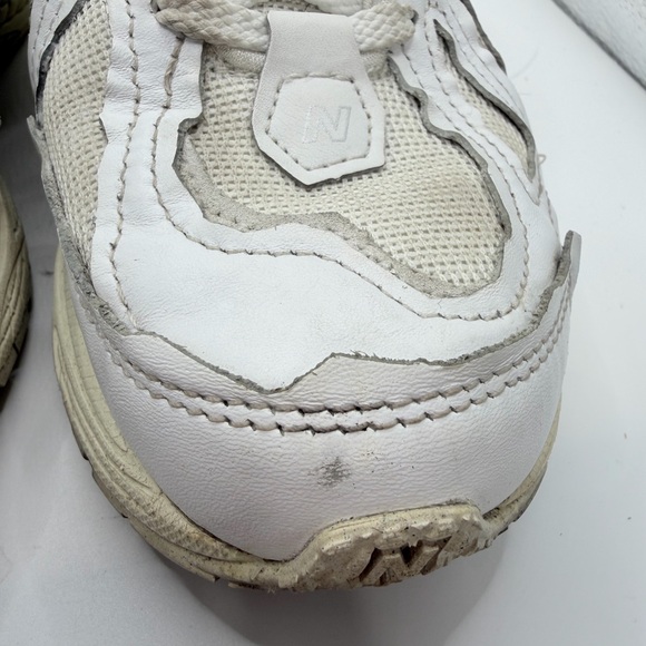 New Balance White and Gray Sneakers - Picture 5 of 11